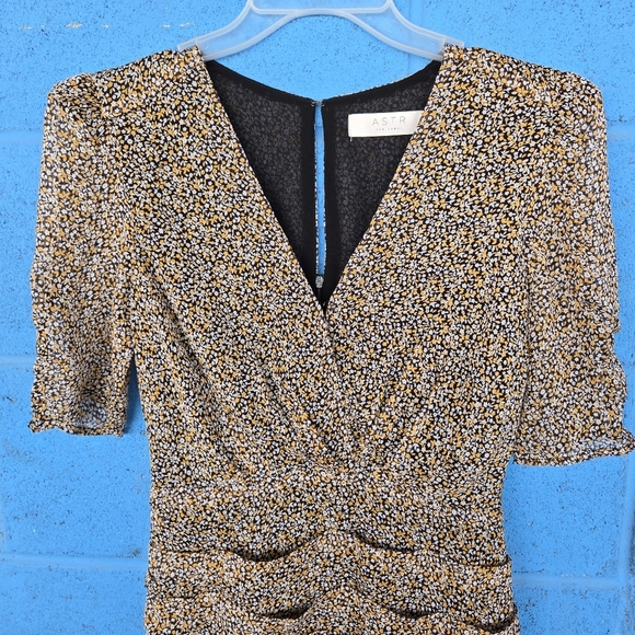 ASTR the label Women's ShortSleeve Faux Wrap Ruched DropWaist mini dress Sz S - Picture 4 of 10